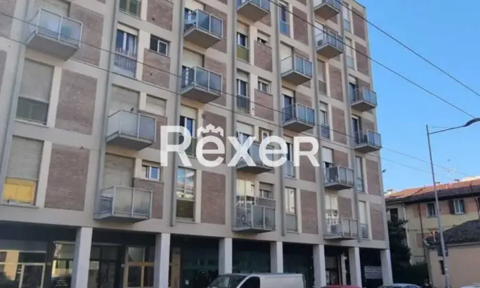 Rexer-BOLOGNA-Negozio-in-via-Emilia-Levante-a-Bologna-Terrazzo
