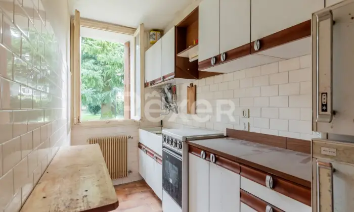 Rexer-Santa-Lucia-di-Piave-Casa-indipendente-con-ampio-giardino-garage-e-magazzino-Altro