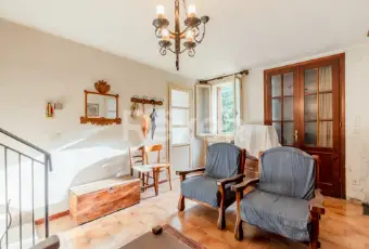 Rexer-Santa-Lucia-di-Piave-Casa-indipendente-con-ampio-giardino-garage-e-magazzino-Altro