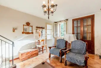 Rexer-Santa-Lucia-di-Piave-Rustico-da-ristrutturare-con-ampio-giardino-garage-e-magazzino-Altro