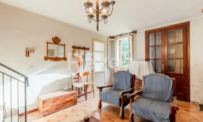 Rexer-Santa-Lucia-di-Piave-Casa-indipendente-con-ampio-giardino-garage-e-magazzino-Altro