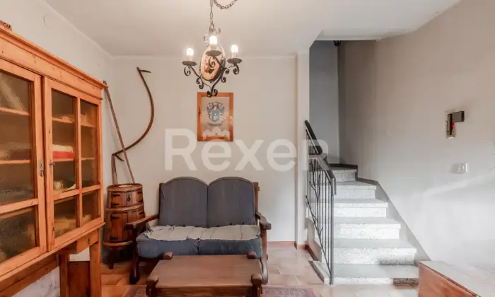 Rexer-Santa-Lucia-di-Piave-Casa-indipendente-con-ampio-giardino-garage-e-magazzino-Altro