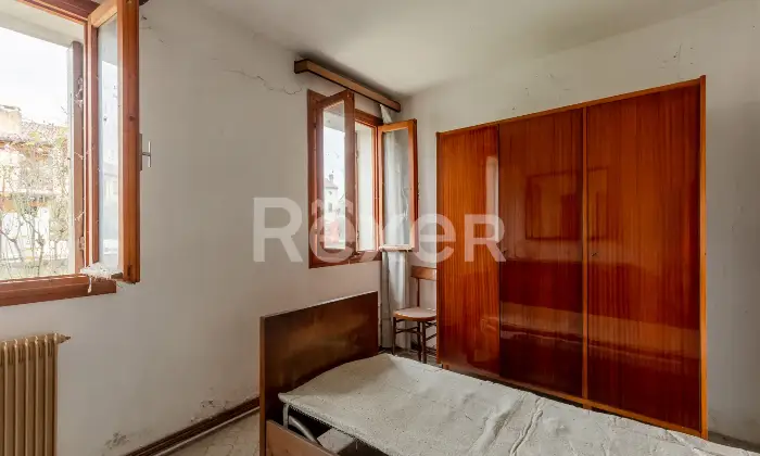 Rexer-Santa-Lucia-di-Piave-Rustico-da-ristrutturare-con-ampio-giardino-garage-e-magazzino-Altro