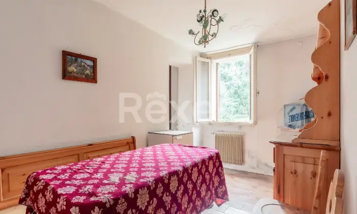 Rexer-Santa-Lucia-di-Piave-Rustico-da-ristrutturare-con-ampio-giardino-garage-e-magazzino-Altro