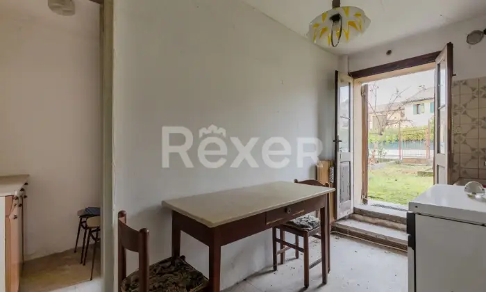 Rexer-Santa-Lucia-di-Piave-Casa-indipendente-con-ampio-giardino-garage-e-magazzino-Altro