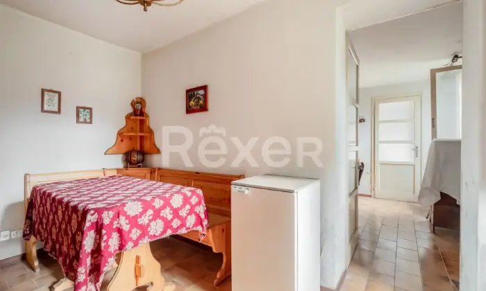 Rexer-Santa-Lucia-di-Piave-Casa-indipendente-con-ampio-giardino-garage-e-magazzino-Altro