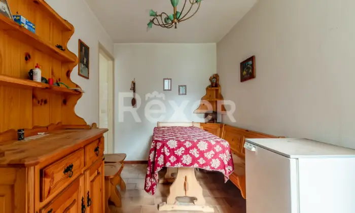 Rexer-Santa-Lucia-di-Piave-Casa-indipendente-con-ampio-giardino-garage-e-magazzino-Altro