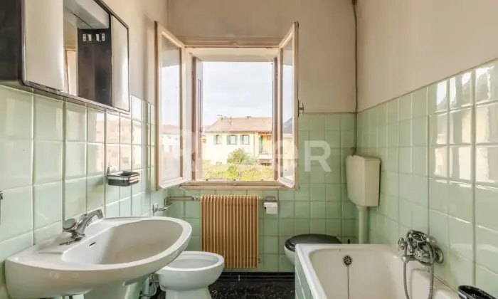 Rexer-Santa-Lucia-di-Piave-Casa-indipendente-con-ampio-giardino-garage-e-magazzino-Altro
