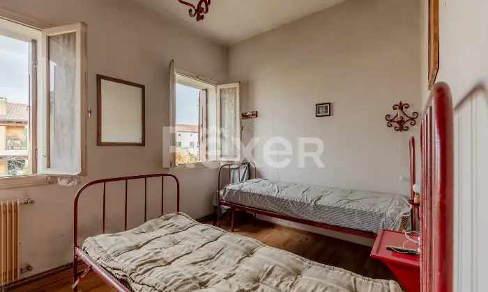 Rexer-Santa-Lucia-di-Piave-Rustico-da-ristrutturare-con-ampio-giardino-garage-e-magazzino-Altro