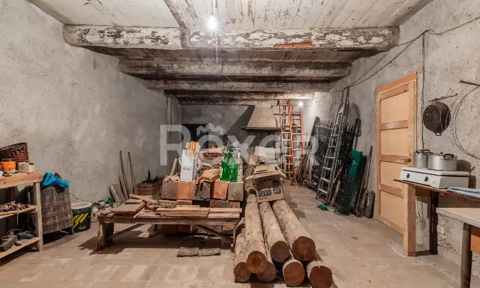 Rexer-Santa-Lucia-di-Piave-Rustico-da-ristrutturare-con-ampio-giardino-garage-e-magazzino-Altro