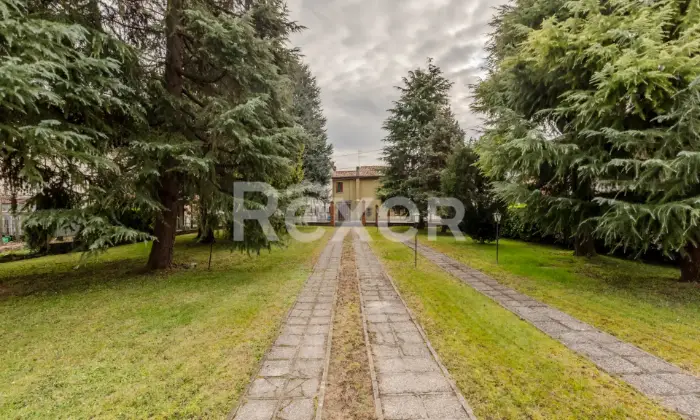 Rexer-Santa-Lucia-di-Piave-Casa-indipendente-con-ampio-giardino-garage-e-magazzino-Altro