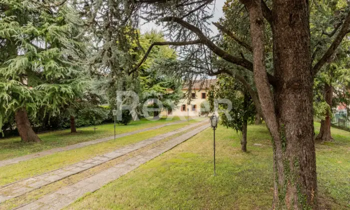 Rexer-Santa-Lucia-di-Piave-Casa-indipendente-con-ampio-giardino-garage-e-magazzino-Altro