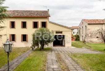 Rexer-Santa-Lucia-di-Piave-Casa-indipendente-con-ampio-giardino-garage-e-magazzino-Altro