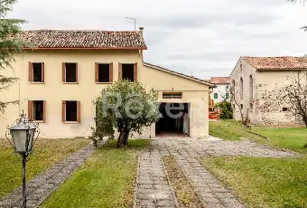 Rexer-Santa-Lucia-di-Piave-Rustico-da-ristrutturare-con-ampio-giardino-garage-e-magazzino-Altro