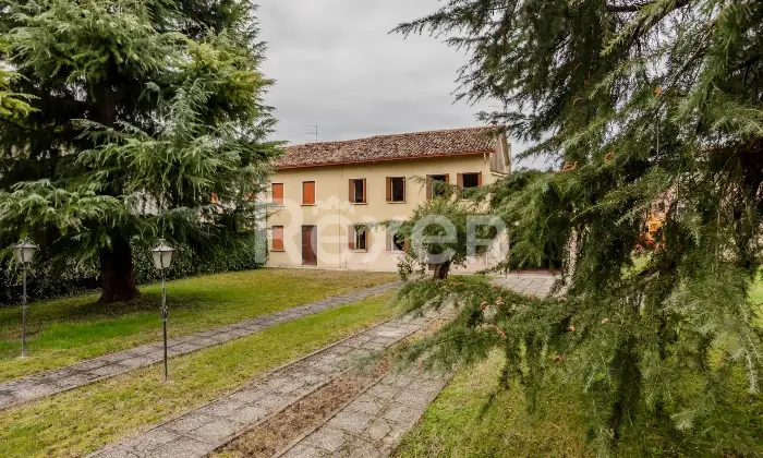 Rexer-Santa-Lucia-di-Piave-Rustico-da-ristrutturare-con-ampio-giardino-garage-e-magazzino-Altro