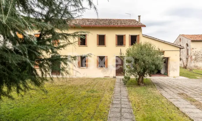 Rexer-Santa-Lucia-di-Piave-Casa-indipendente-con-ampio-giardino-garage-e-magazzino-Altro