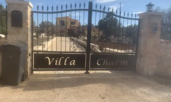 Rexer-San-Vito-dei-Normanni-Villa-indipendente-Giardino