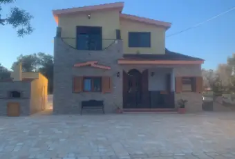 Rexer-San-Vito-dei-Normanni-Villa-indipendente-Giardino