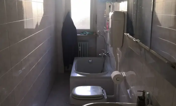 Rexer-Moncalieri-Appartamento-mq-Luminoso-e-Spazioso-Bagno