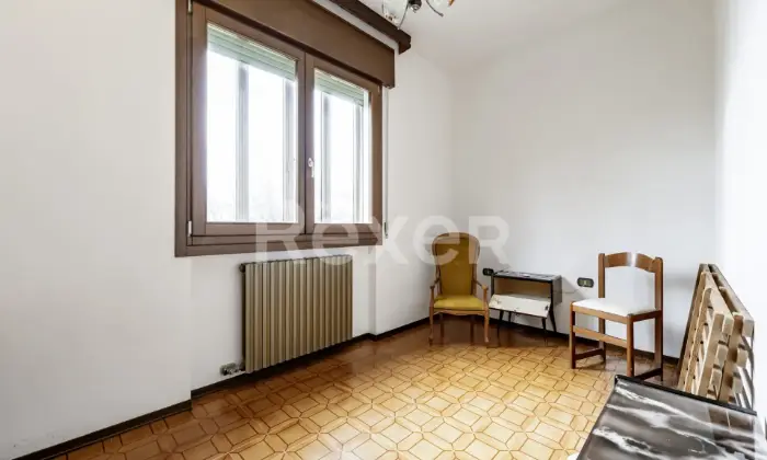 Rexer-SOLESINO-Casa-semi-indipendente-libera-su-tre-lati-Altro