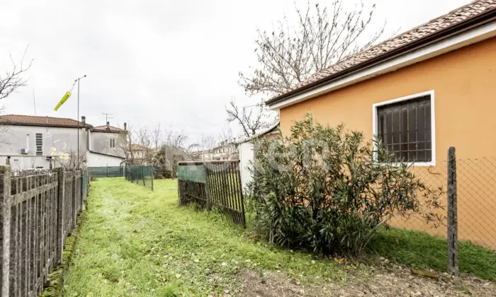 Rexer-SOLESINO-Casa-semi-indipendente-libera-su-tre-lati-Altro