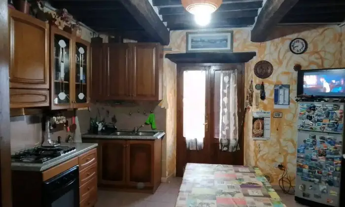 Rexer-Citt-di-Castello-Vendesi-porzione-di-casale-in-pietra-a-VolterranoCitt-di-Castello-Altro