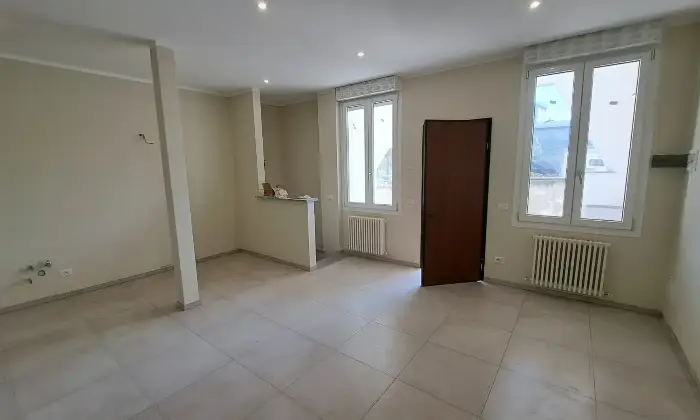 Rexer-Verbania-Ampio-bilocale-con-portico-coperto-con-cucina-esterna-in-muratura-e-cantina-Altro