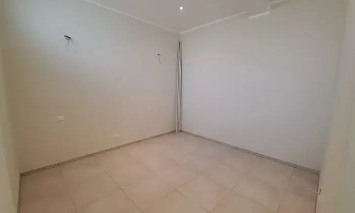 Rexer-Verbania-Ampio-bilocale-con-portico-coperto-con-cucina-esterna-in-muratura-e-cantina-Altro