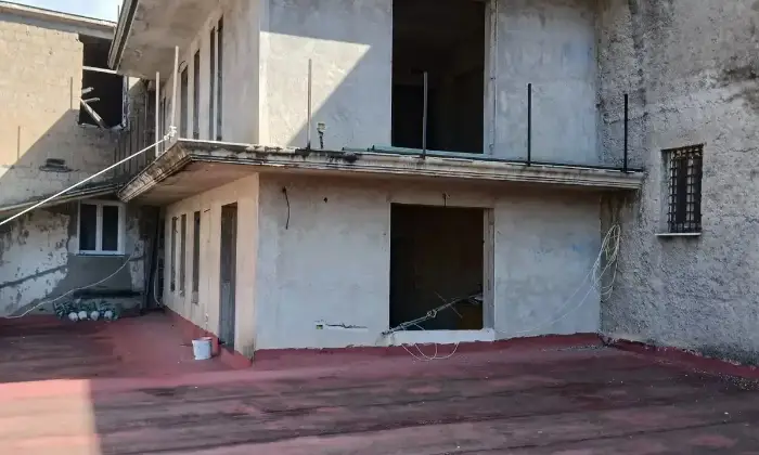 Rexer-Pomigliano-dArco-Intero-stabile-in-via-Roma-a-Pomigliano-Darco-Altro