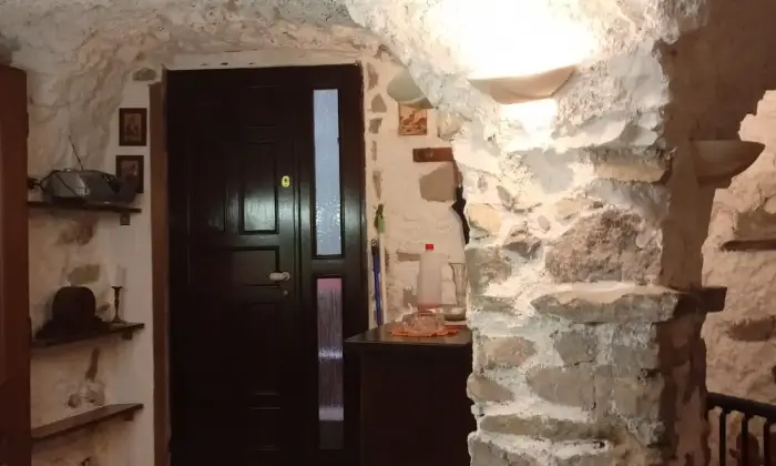 Rexer-Carro-Vendesi-casa-su-livelli-a-Carro-SP-Altro