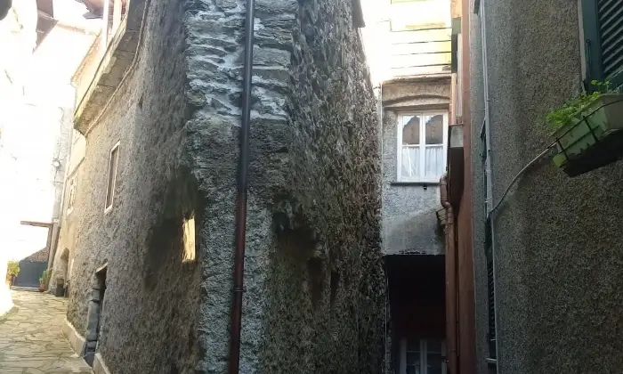 Rexer-Carro-Vendesi-casa-su-livelli-a-Carro-SP-Altro