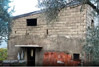 Rexer-Alcara-Li-Fusi-Villa-in-Vendita-su-SP-Alcara-Li-Fusi-Posizione-Panoramica-e-Ampio-Terreno-Altro