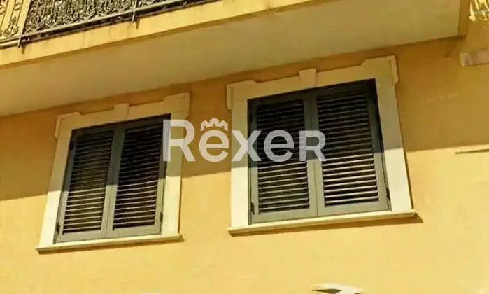 Rexer-Catania-vendesi-ampia-casa-autonoma-a-Catania-zona-Leopardi-Facciata