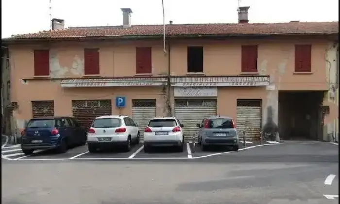 Rexer-Olgiate-Comasco-Vendesi-locale-commerciale-e-tre-appartamenti-a-Olgiate-Comasco-CO-Altro