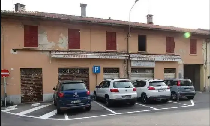 Rexer-Olgiate-Comasco-Vendesi-locale-commerciale-e-tre-appartamenti-a-Olgiate-Comasco-CO-Altro
