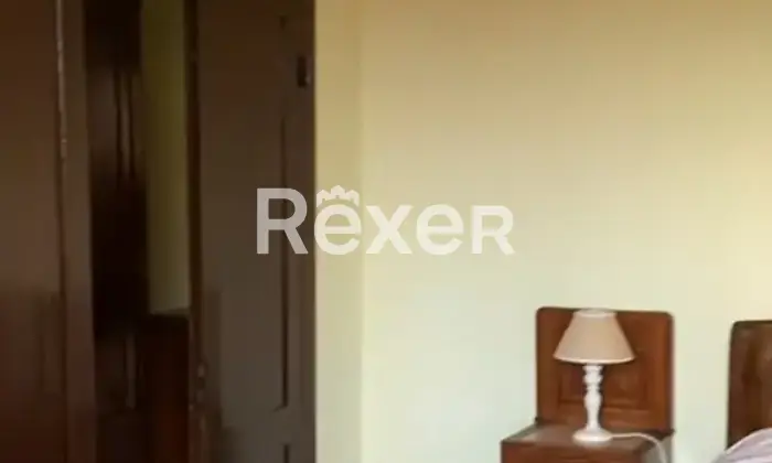 Rexer-Fivizzano-Vendesi-casa-indipendente-in-Piazza-Gioco-Fivizzano-Camera-da-letto-matrimoniale