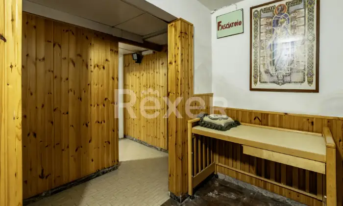 Rexer-Borgonuovo-Locale-commerciale-di-circa-mq-Altro