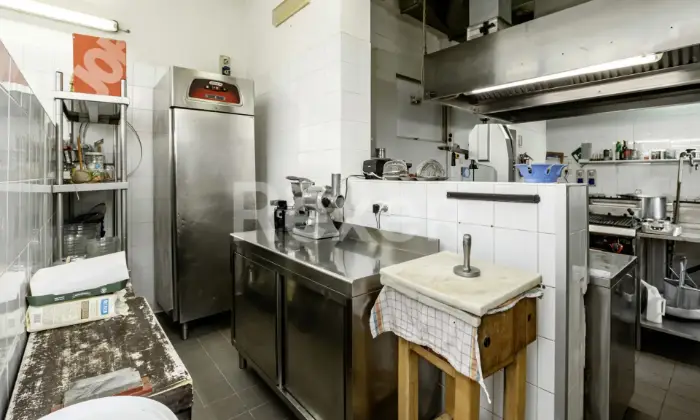 Rexer-Borgonuovo-Locale-commerciale-di-circa-mq-Altro