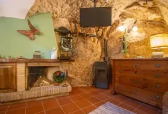 Rexer-Castel-del-Monte-Indipendente-tra-le-rocce-a-Castel-del-Monte-AQ-Soggiorno