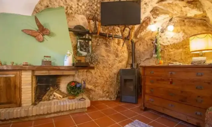 Rexer-Castel-del-Monte-Indipendente-tra-le-rocce-a-Castel-del-Monte-AQ-Soggiorno