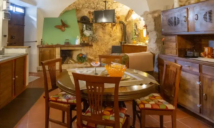 Rexer-Castel-del-Monte-Indipendente-tra-le-rocce-a-Castel-del-Monte-AQ-Cucina
