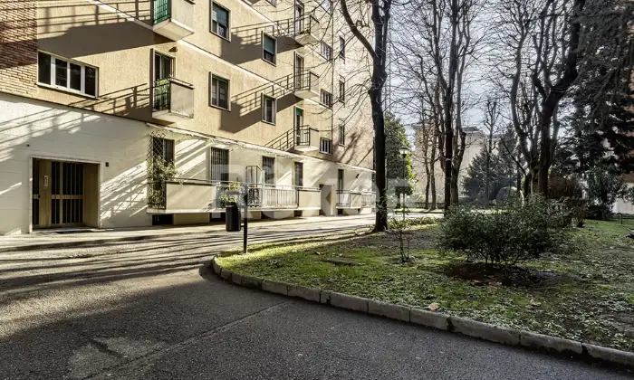 Rexer-Milano-Trilocale-in-San-Gimignano-in-contesto-condominiale-con-parco-Altro
