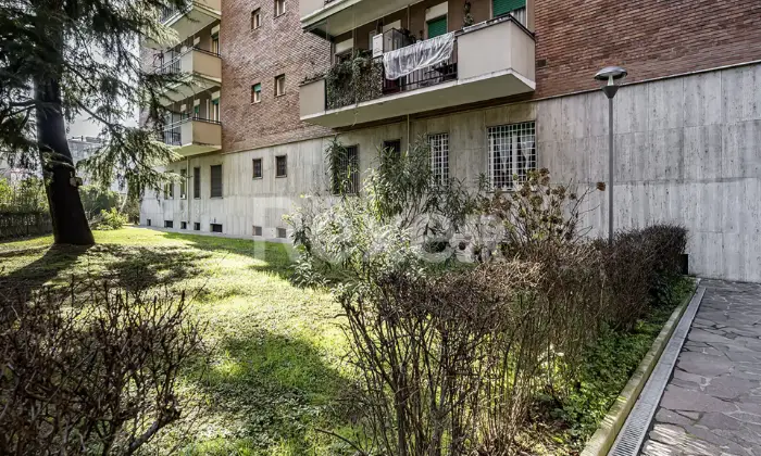 Rexer-Milano-Trilocale-in-San-Gimignano-in-contesto-condominiale-con-parco-Altro