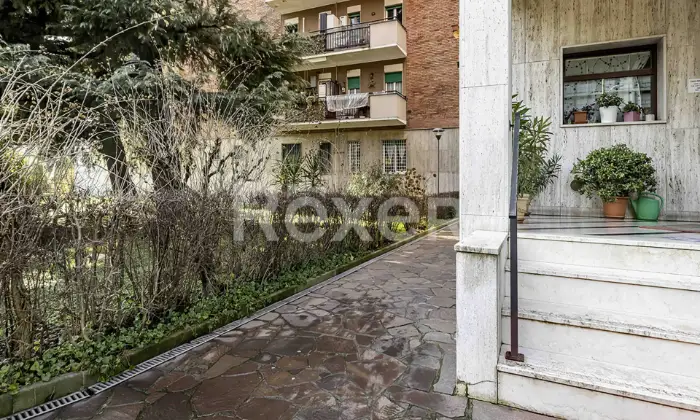 Rexer-Milano-Trilocale-in-San-Gimignano-in-contesto-condominiale-con-parco-Altro
