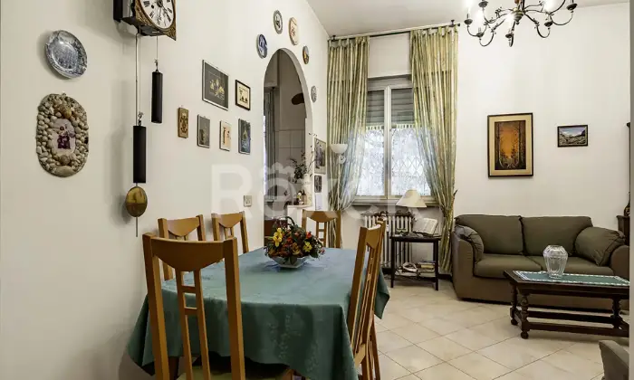 Rexer-Milano-Trilocale-in-San-Gimignano-in-contesto-condominiale-con-parco-Altro