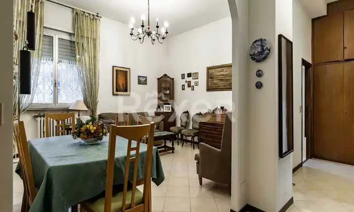 Rexer-Milano-Trilocale-in-San-Gimignano-in-contesto-condominiale-con-parco-Altro