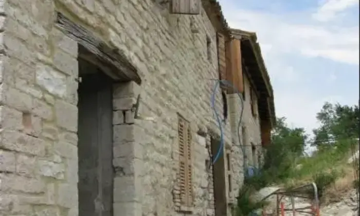 Rexer-Cagli-Rustico-e-tereni-a-Monti-Scatto-a-Cagli-PU-Altro