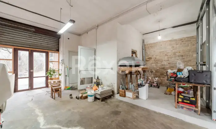 Rexer-MONTELPARO-Ampia-casa-con-corte-esclusiva-e-grande-potenziale-Altro