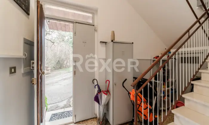 Rexer-MONTELPARO-Ampia-casa-con-corte-esclusiva-e-grande-potenziale-Altro
