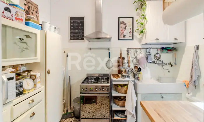 Rexer-MONTELPARO-Ampia-casa-con-corte-esclusiva-e-grande-potenziale-Altro